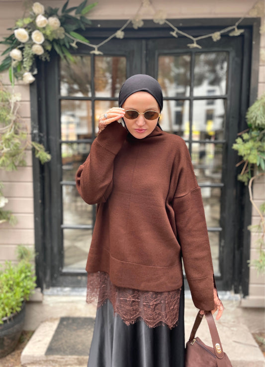 Kollar ve Etek Ucu Dantelli Kazak Acı Kahve