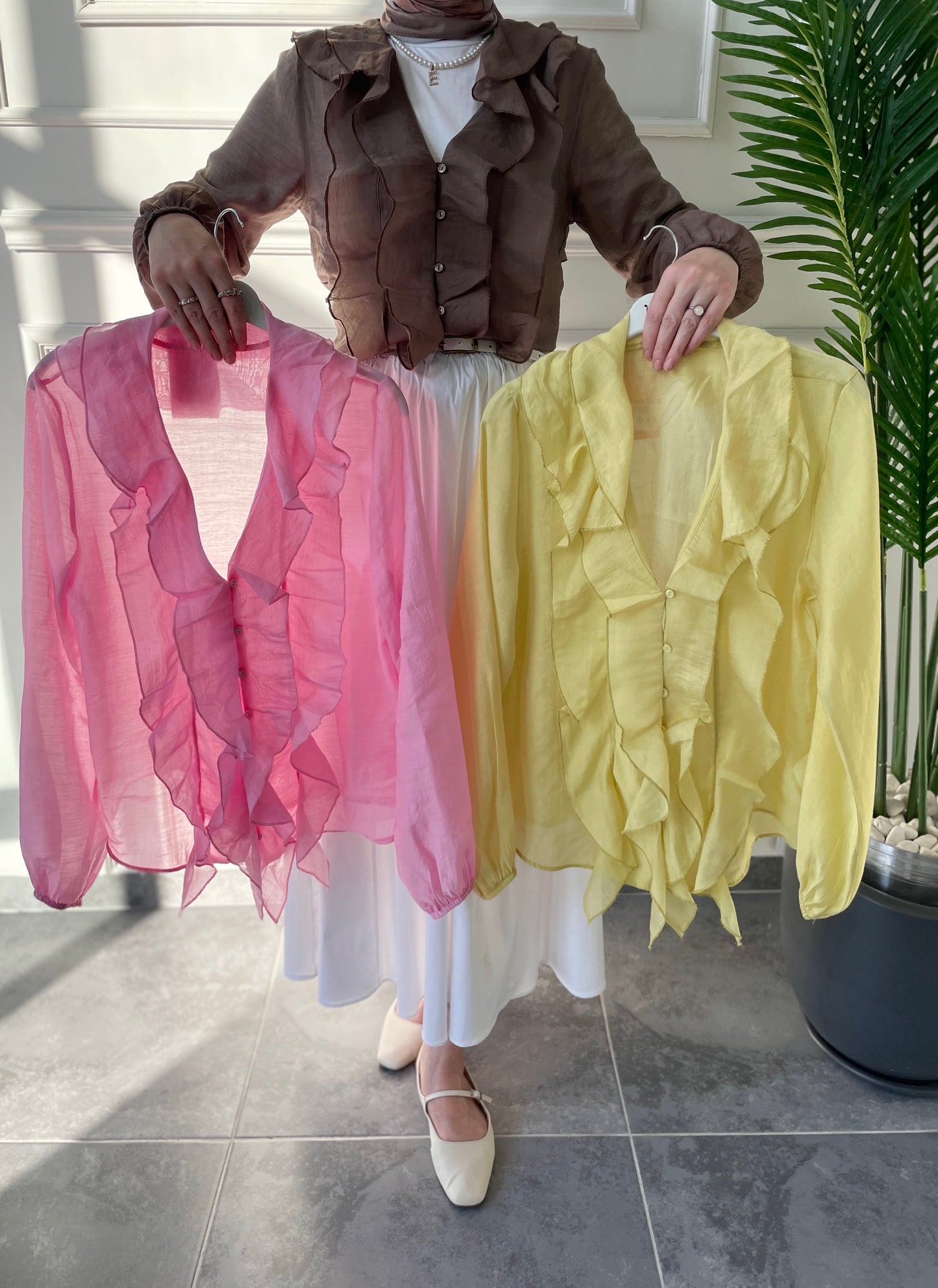 Volanlı V Yaka Gömlek-Kahverengi