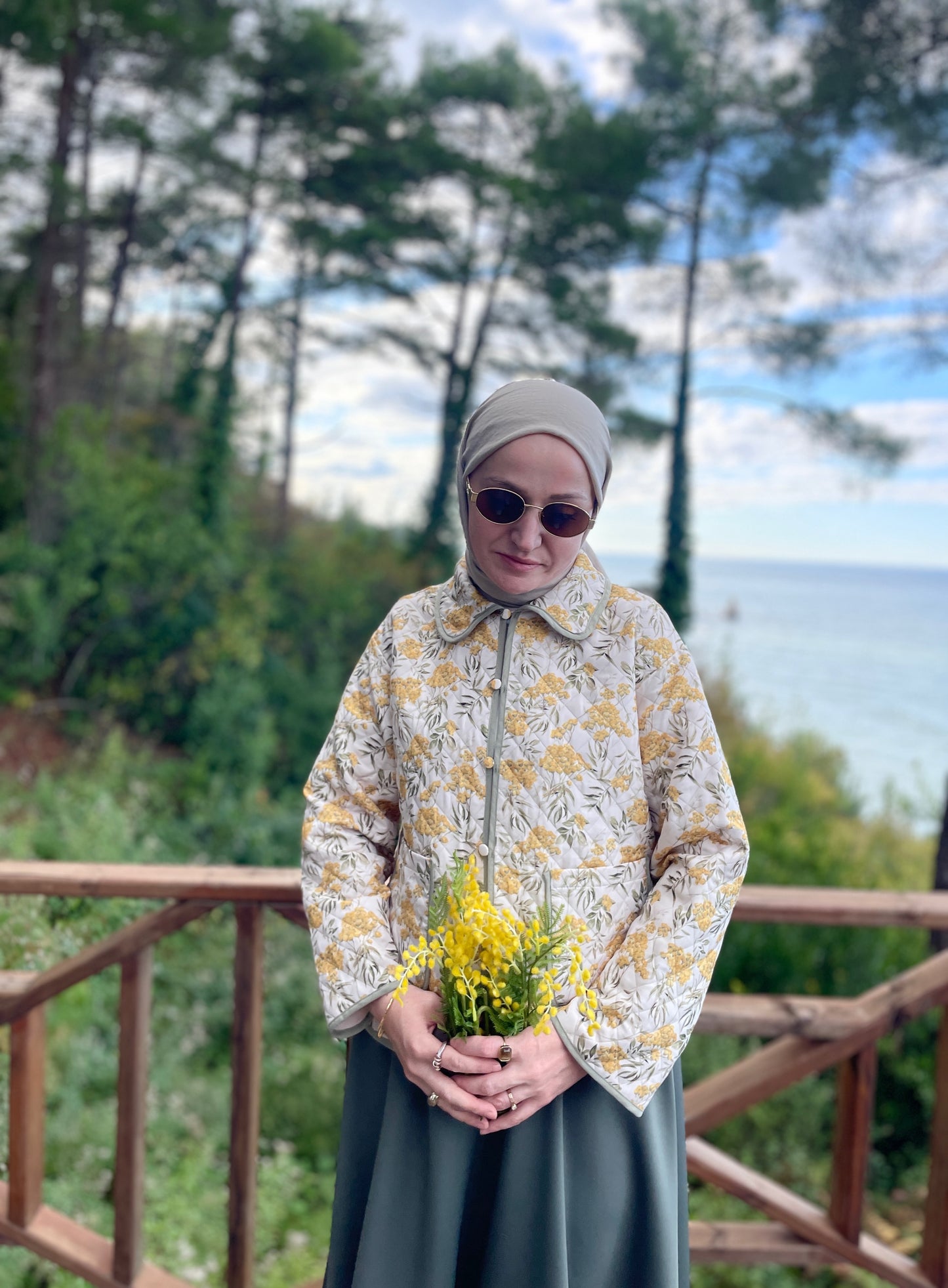 Mimoza Çiçekli Kapitone Ceket