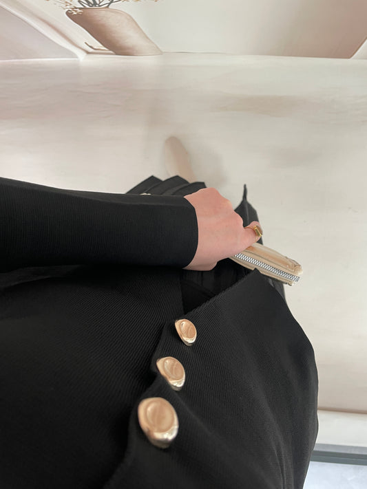 Gold Düğmeli Piliseli Etekli Triko Takım Siyah