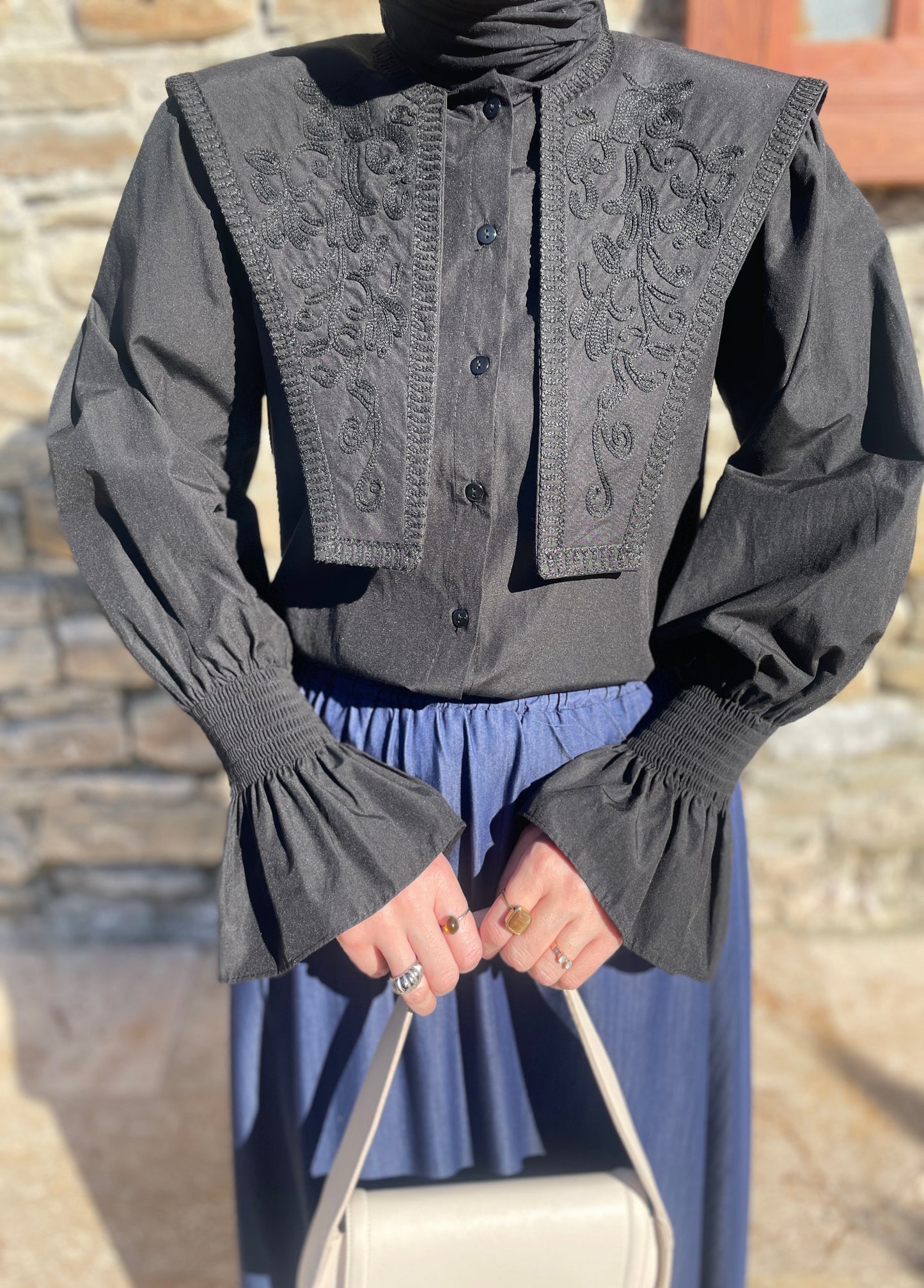 Geniş Yakalı Nakışlı Vintage Gömlek Siyah