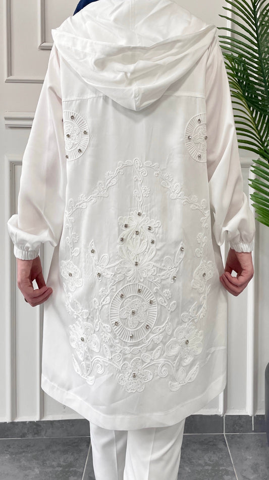Sırtı Nakış ve Taş Detaylı Kapüşonlu Hırka-Beyaz