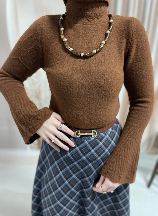 Kollar ve Boyun Motifli Peluş Kazak Kahve