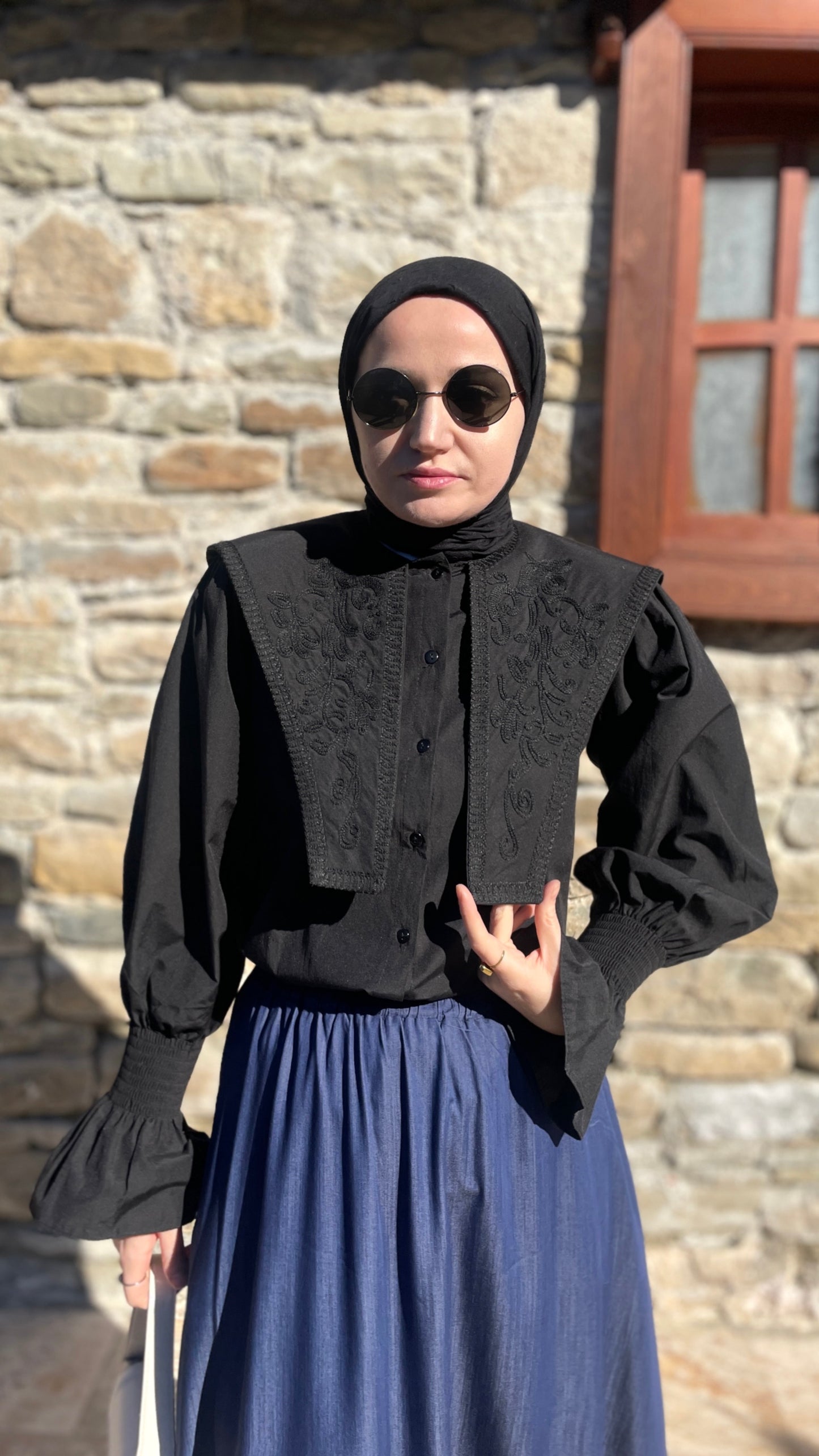 Geniş Yakalı Nakışlı Vintage Gömlek Siyah