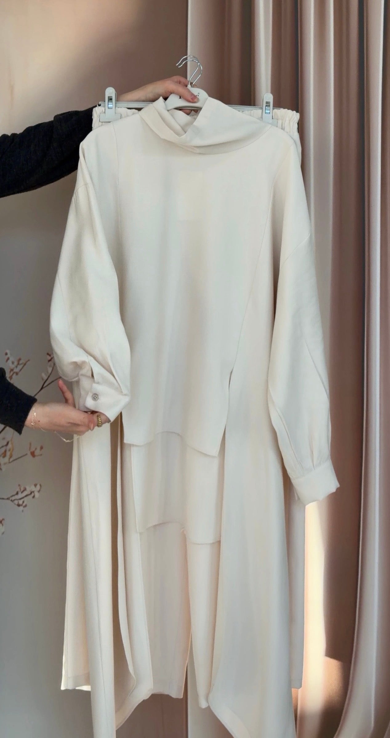 Tencel Cupra Kumaş Asimetrik Tasarım Takım Ekru