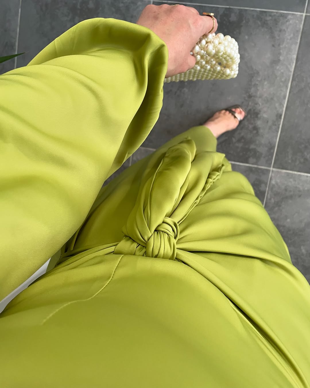 Şura bel bağlamalı saten elbise Yağ Yeşili