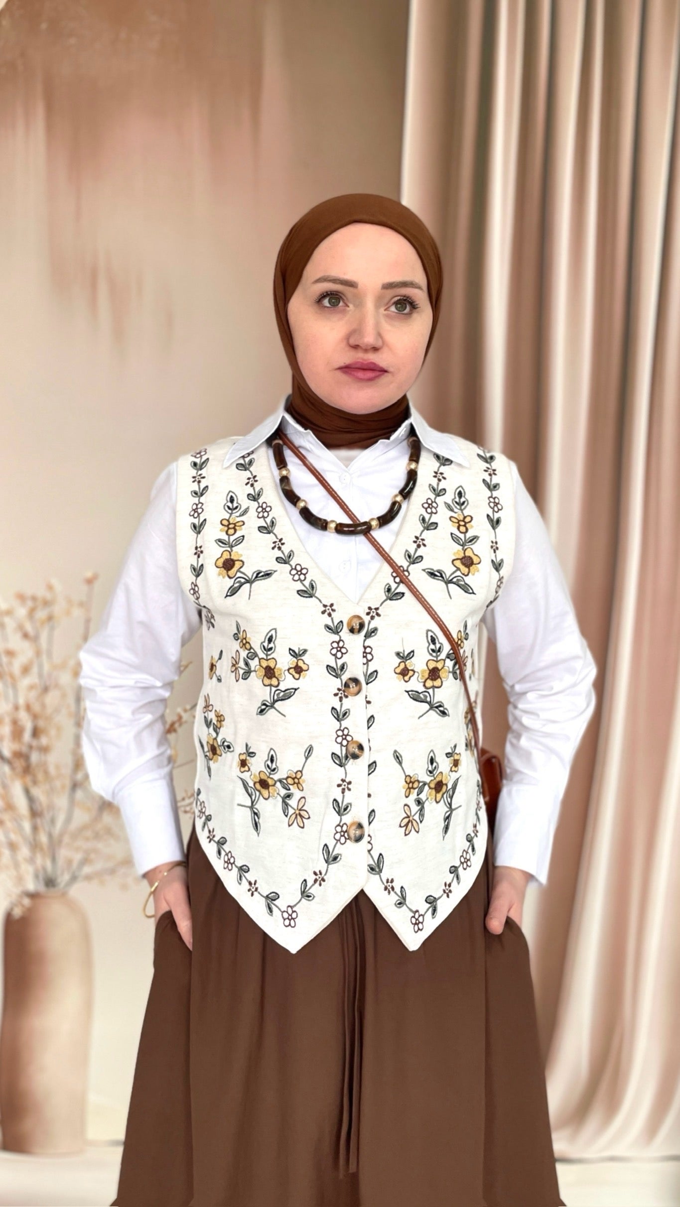 Sarı Papatya Nakışlı Keten Yelek