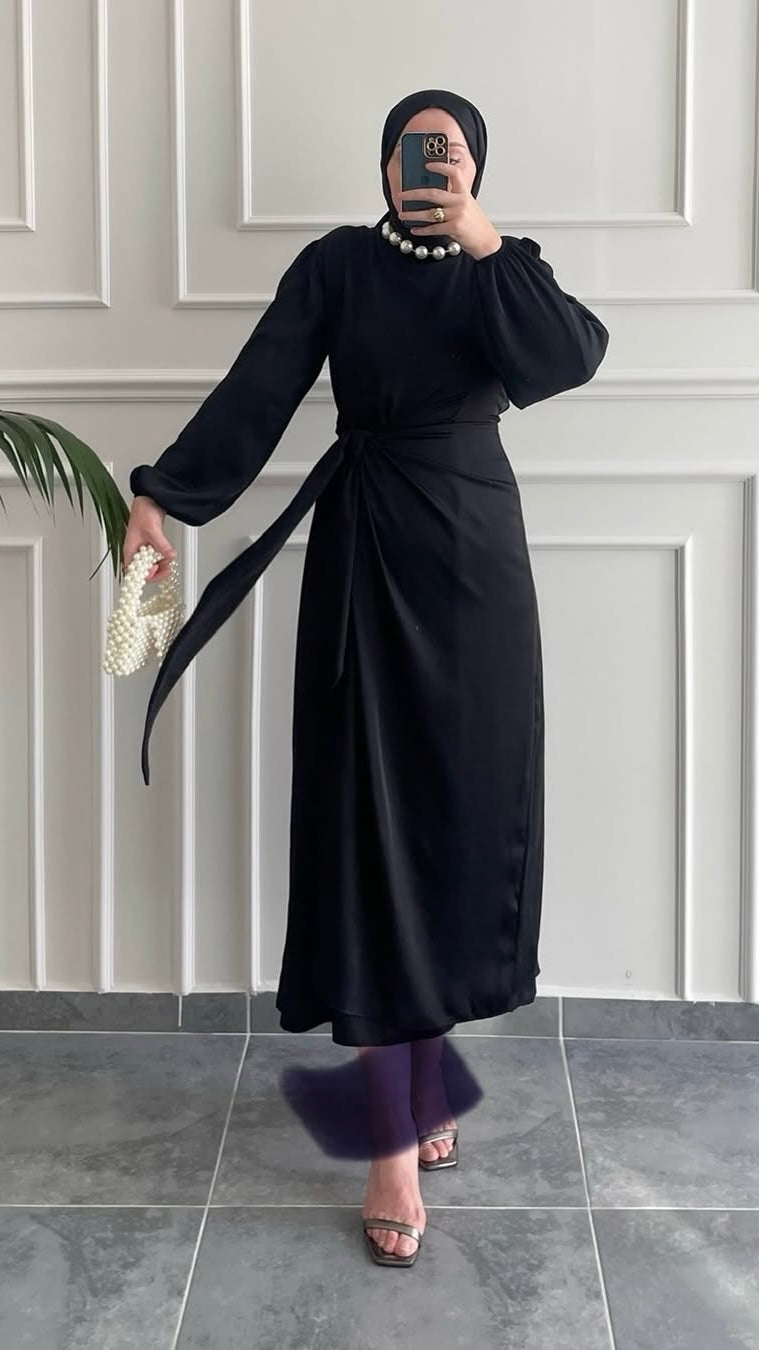 Şura bel bağlamalı saten elbise Siyah