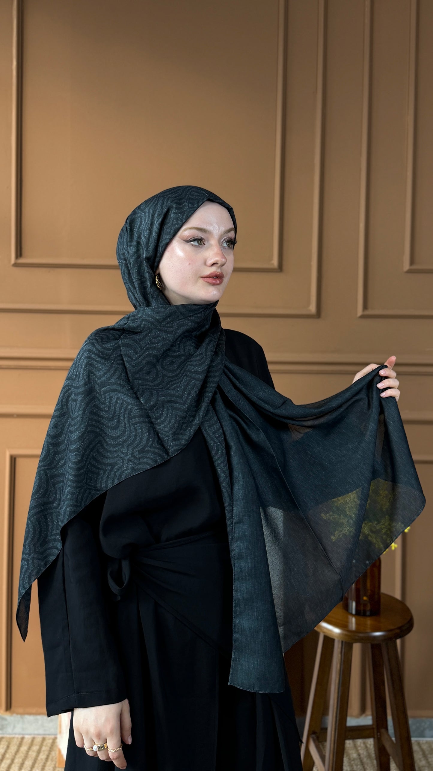 Çift Taraflı Şiraze Monogram Şal Siyah