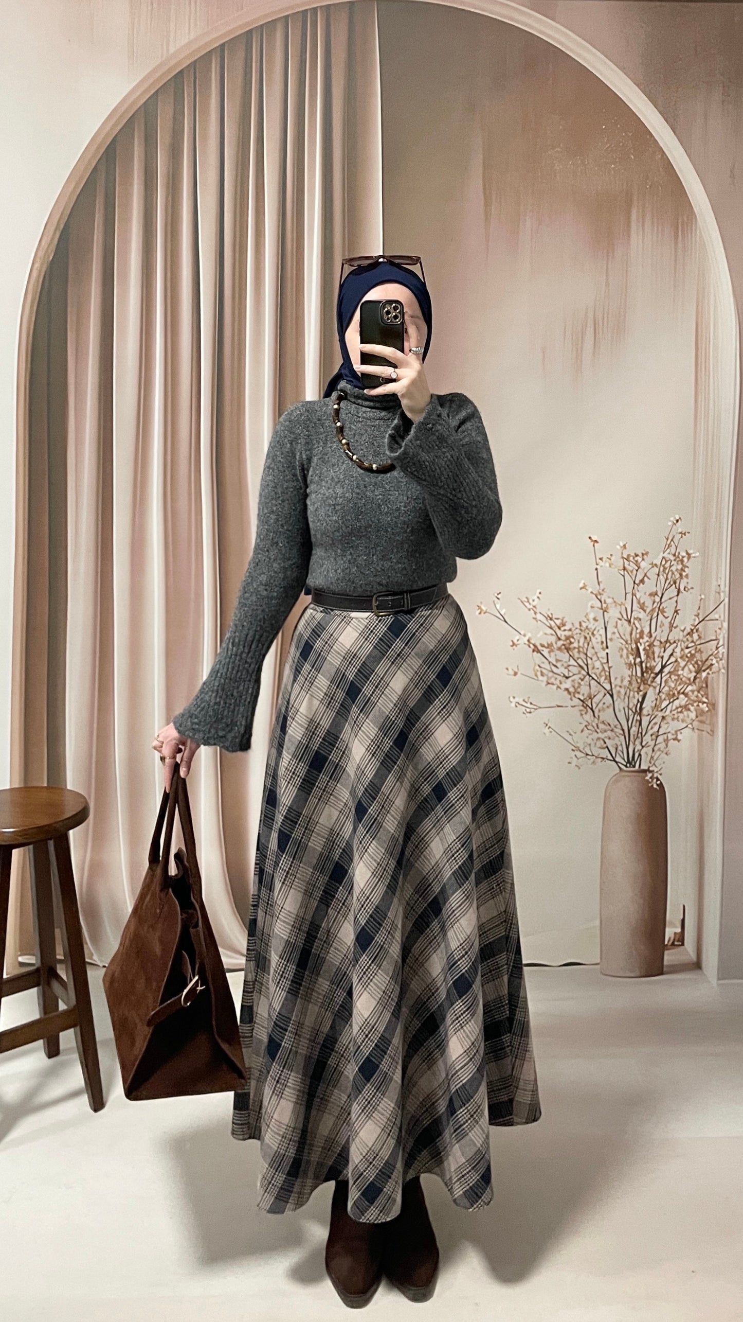 Kollar ve Boyun Motifli Peluş Kazak Antrasit