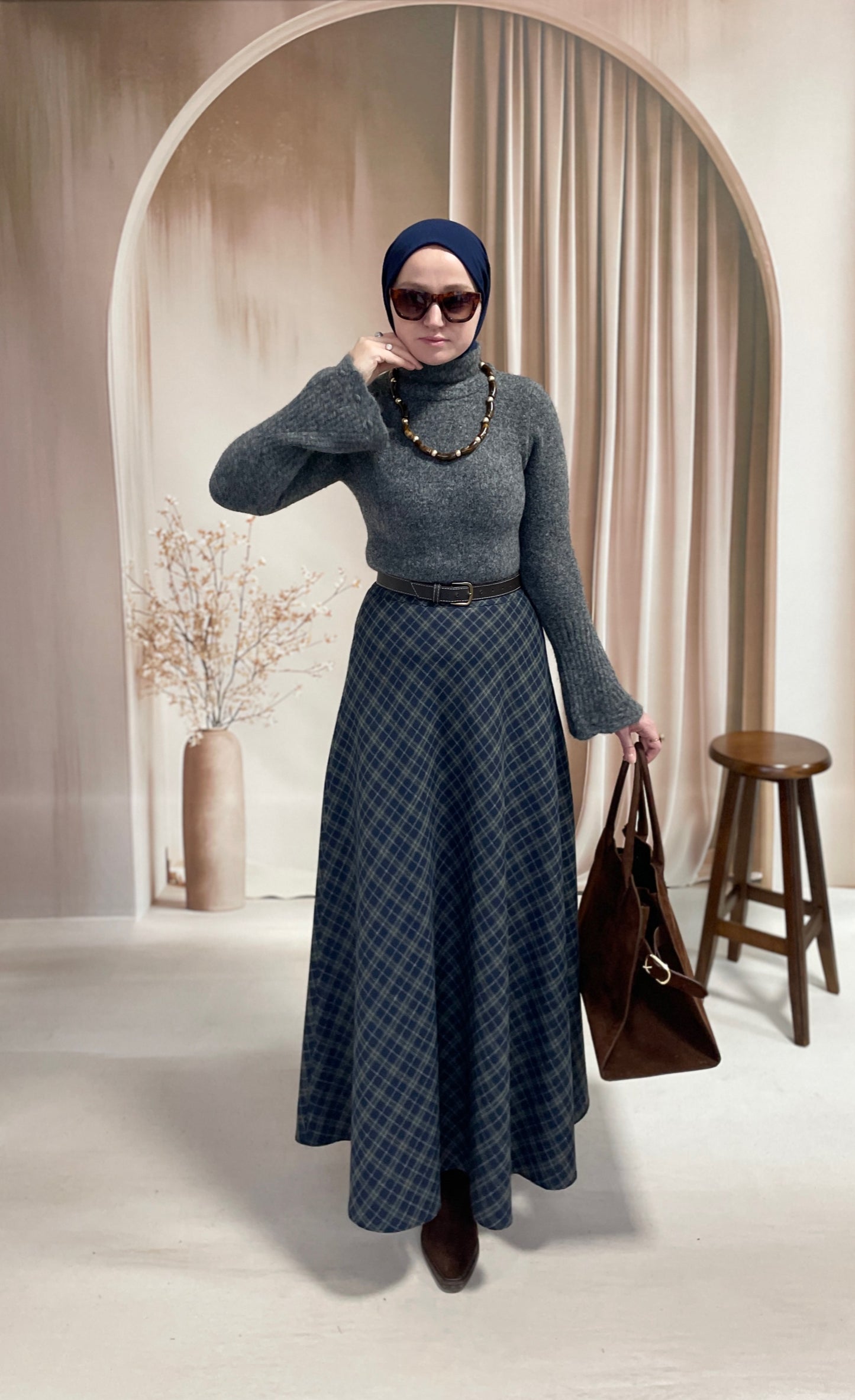 Kollar ve Boyun Motifli Peluş Kazak Antrasit