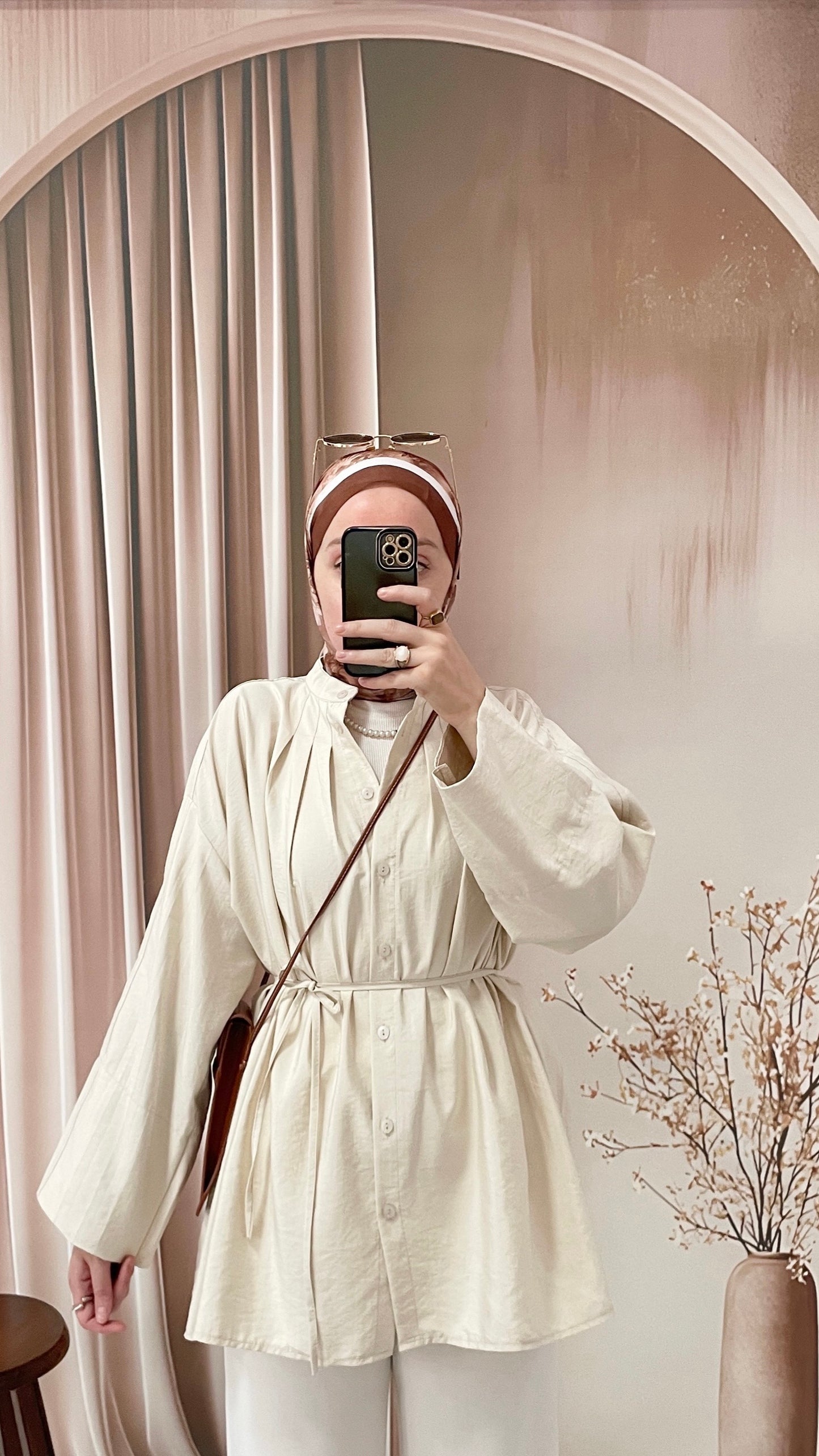 Önü Biyeli Manşet Kol gömlek Bej