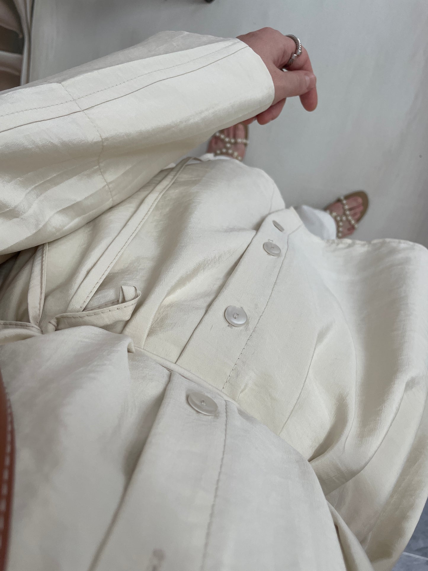 Önü Biyeli Manşet Kol gömlek Bej