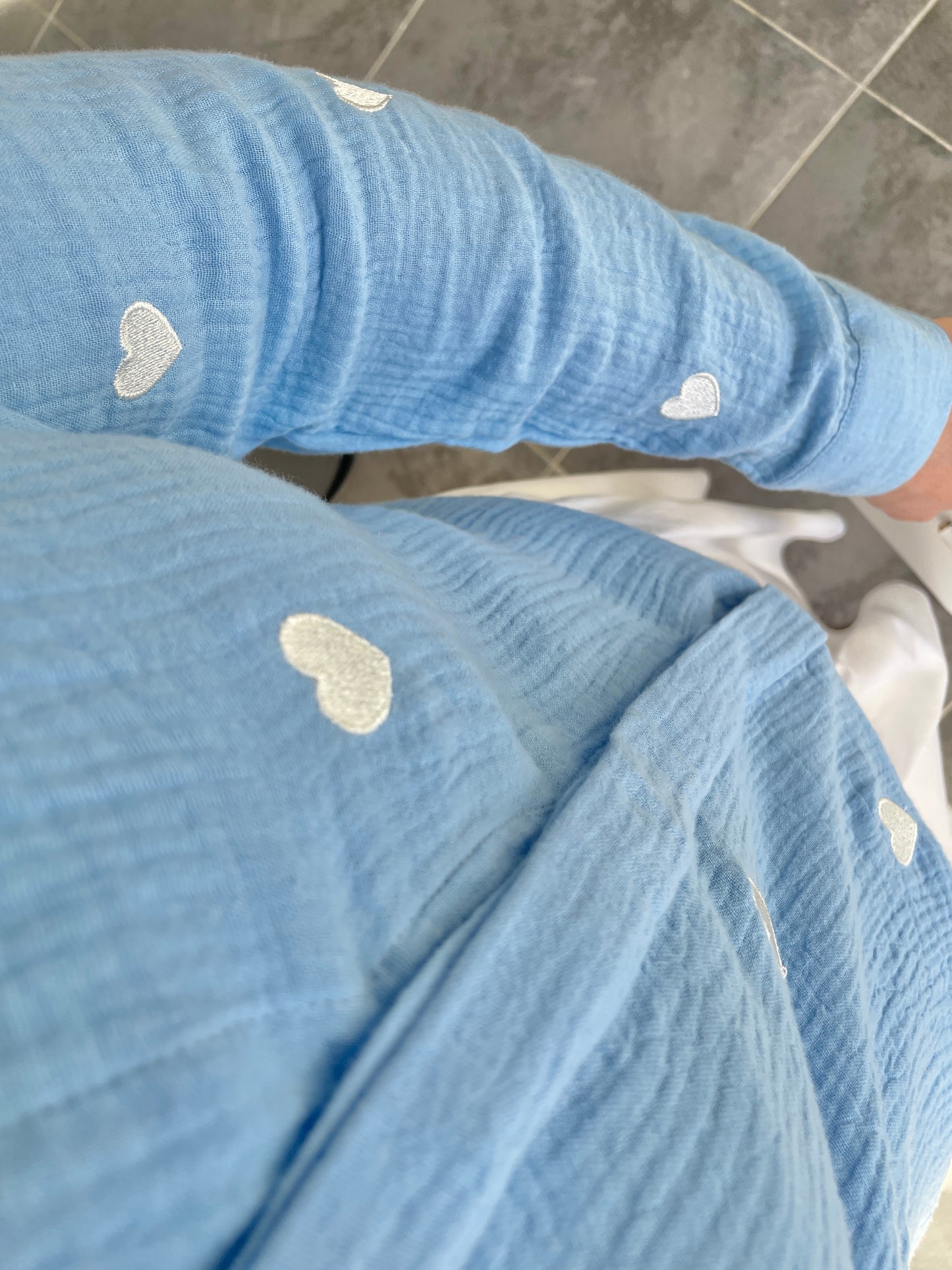 Ham Müslin Kalp Nakışlı Gömlek Mavi