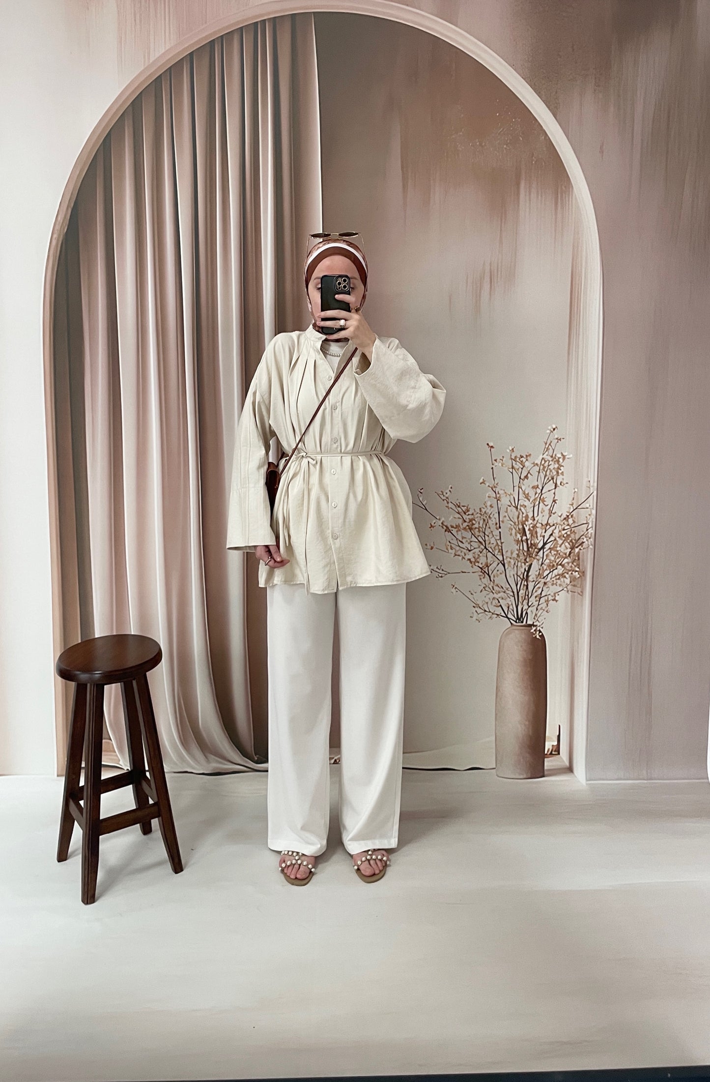 Önü Biyeli Manşet Kol gömlek Bej