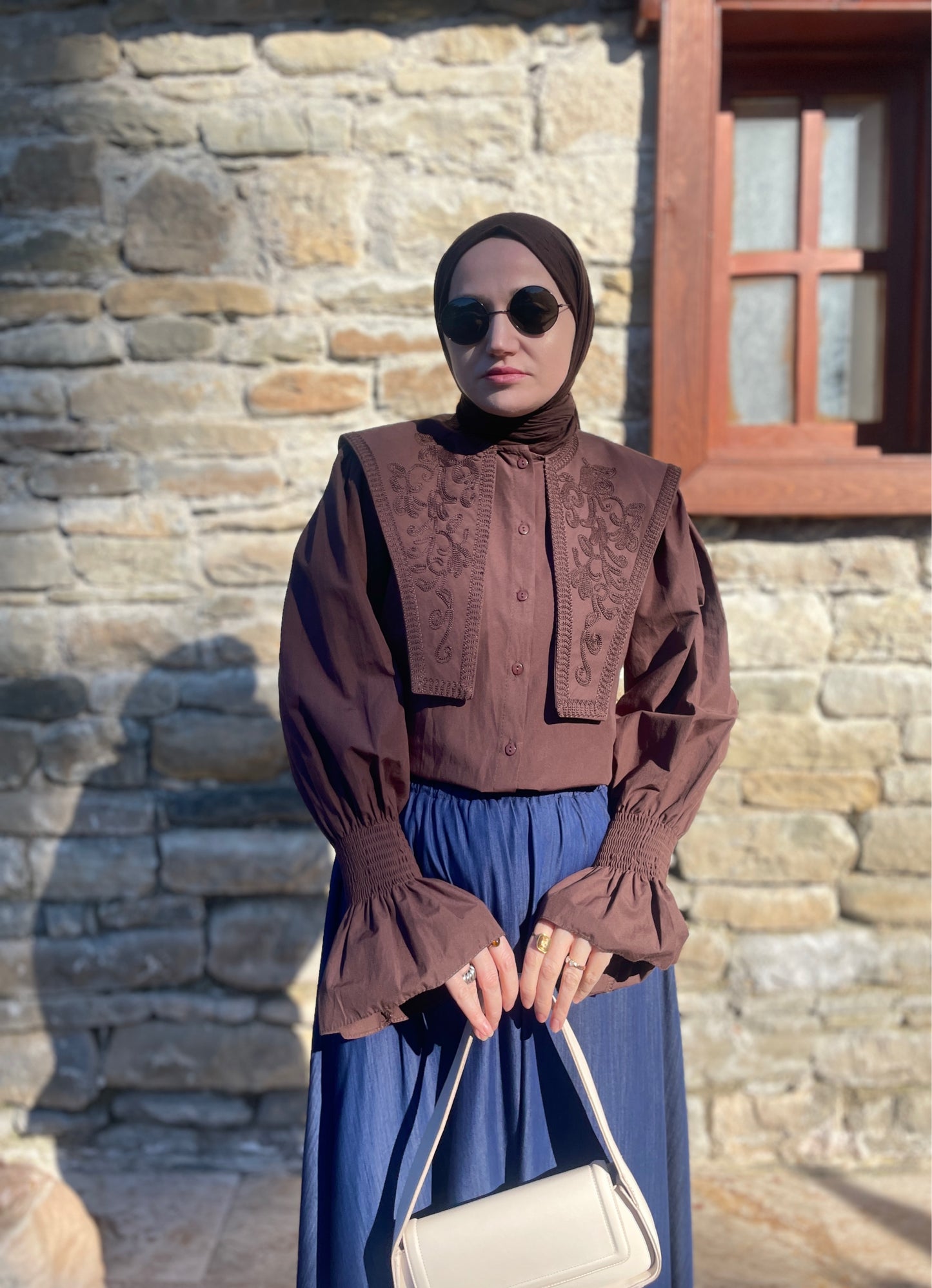 Geniş Yakalı Nakışlı Vintage Gömlek Kahverengi