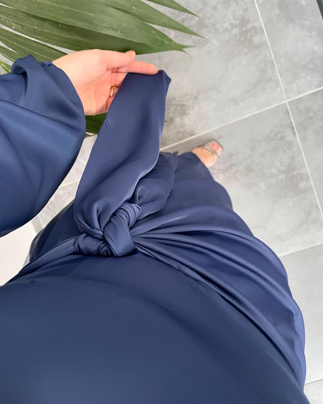 Şura bel bağlamalı saten elbise Lacivert