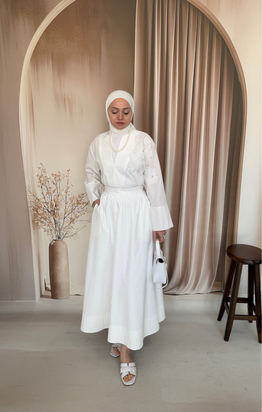 Çiçek Detaylı V Yaka Poplin Bluz Beyaz