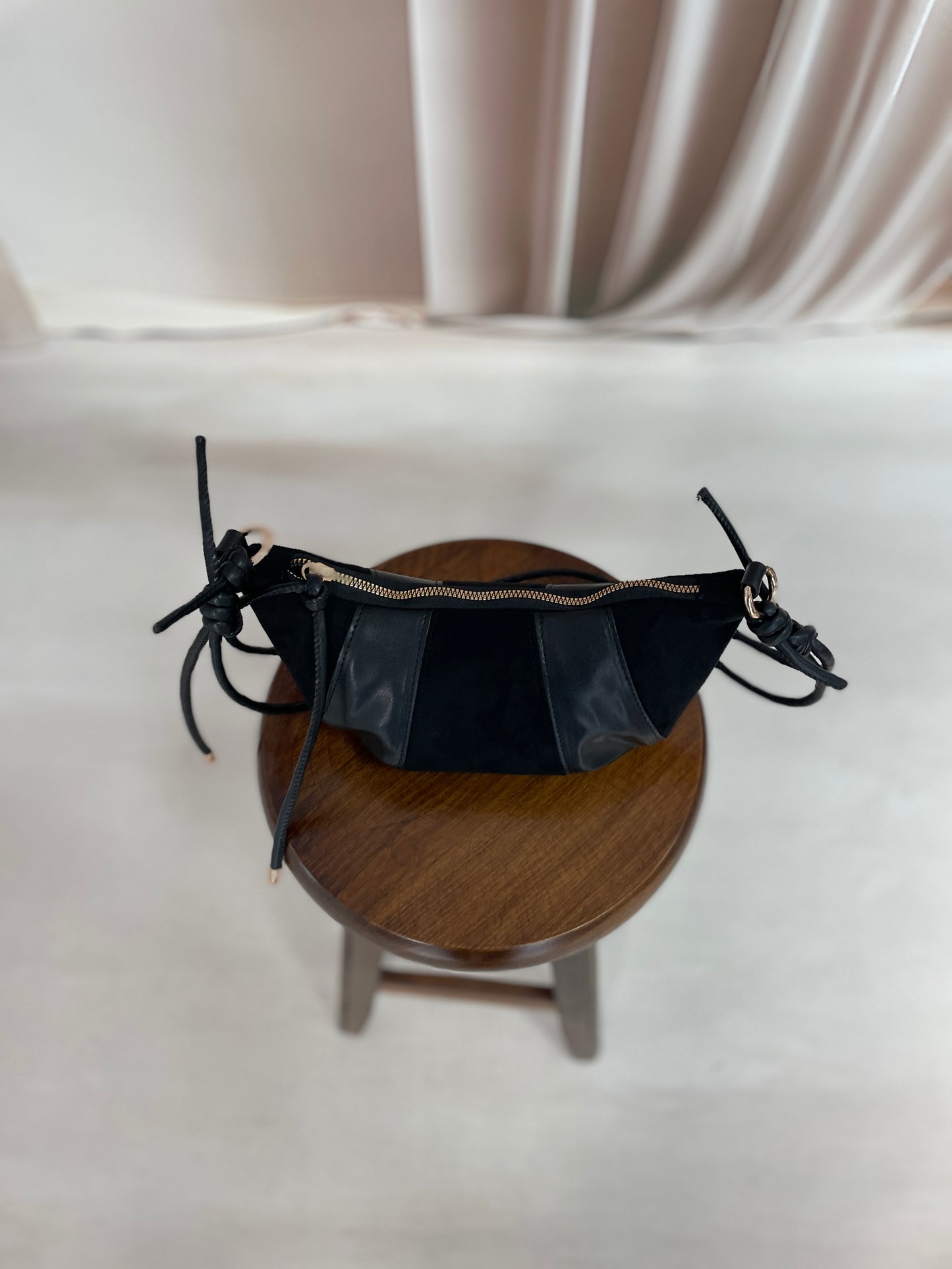 Kruvasan Yumuşak Derili Çanta Siyah