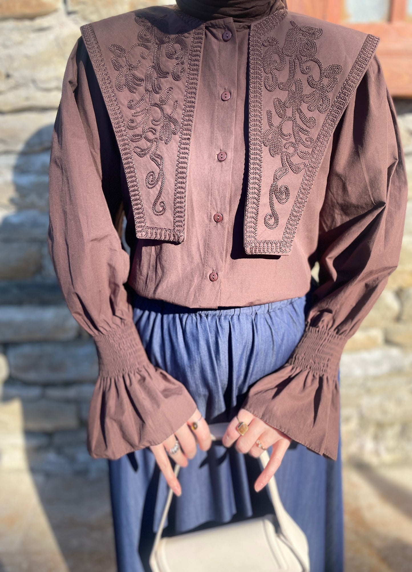 Geniş Yakalı Nakışlı Vintage Gömlek Kahverengi