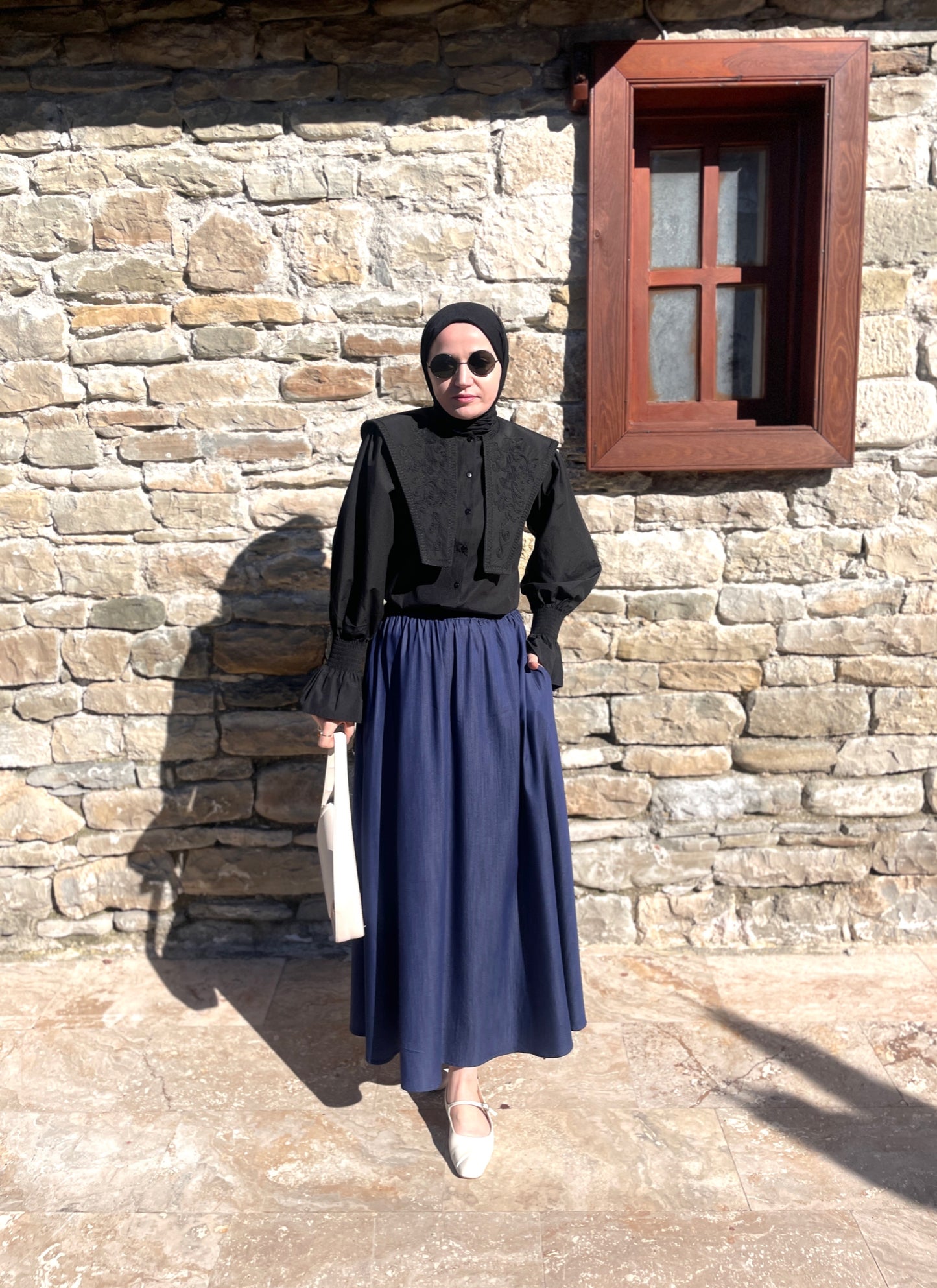Geniş Yakalı Nakışlı Vintage Gömlek Siyah