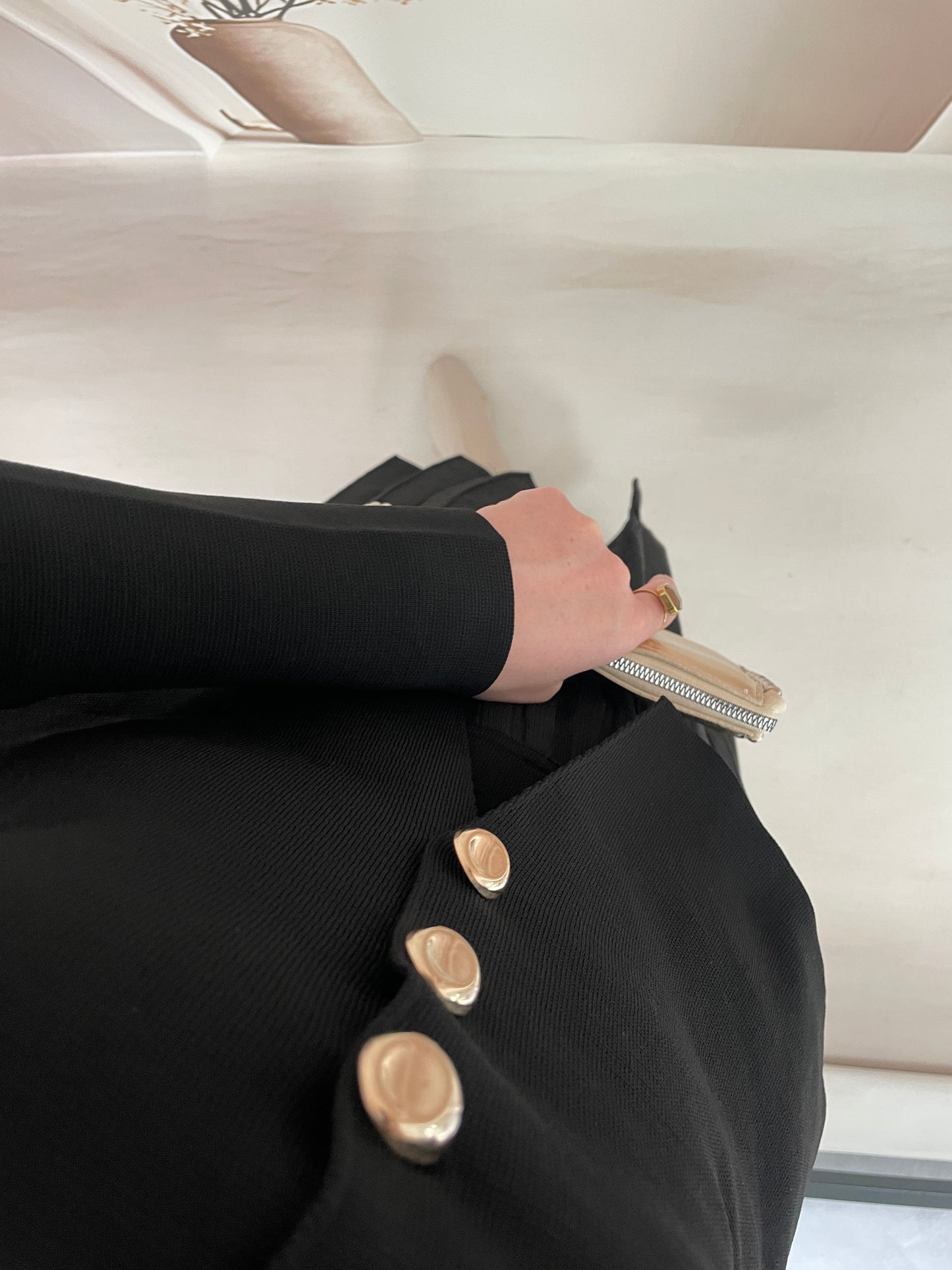 Gold Düğmeli Piliseli Etekli Triko Takım Siyah