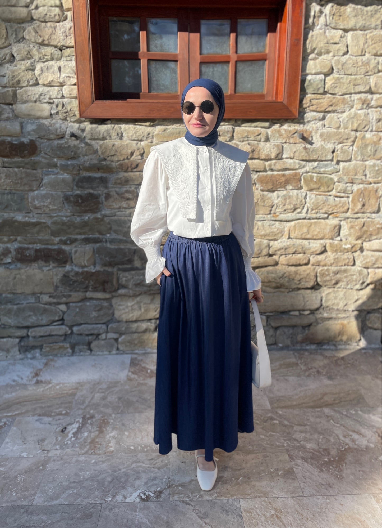 Geniş Yakalı Nakışlı Vintage Gömlek Beyaz
