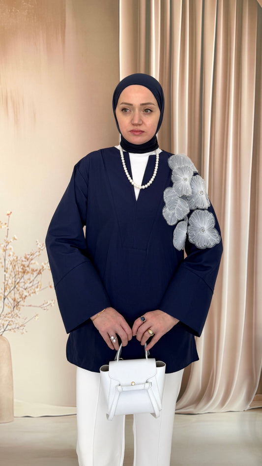 Çiçek Detaylı V Yaka Poplin Bluz Lacivert