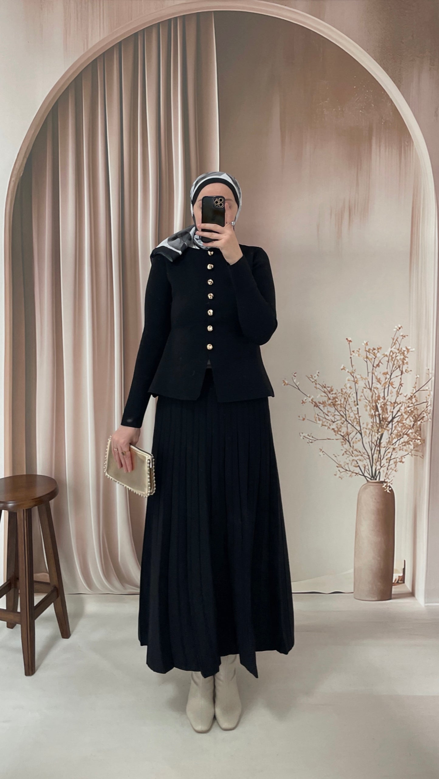 Gold Düğmeli Piliseli Etekli Triko Takım Siyah