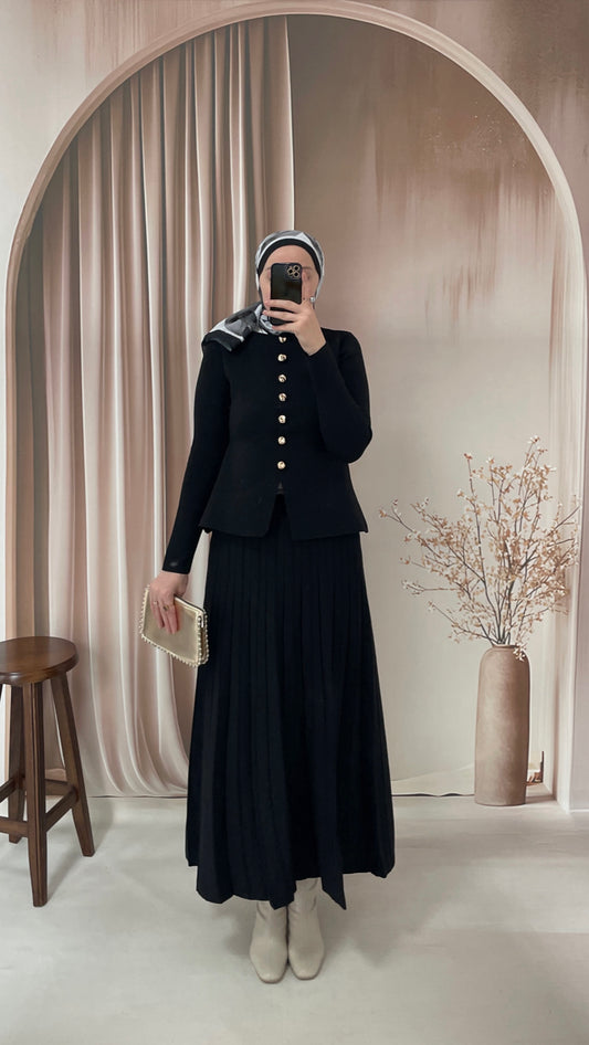 Gold Düğmeli Piliseli Etekli Triko Takım Siyah