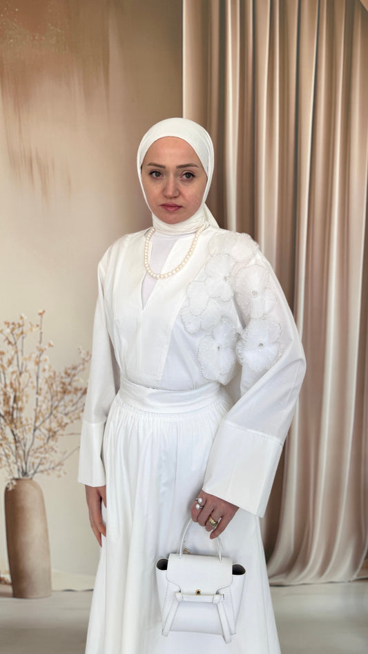 Çiçek Detaylı V Yaka Poplin Bluz Beyaz