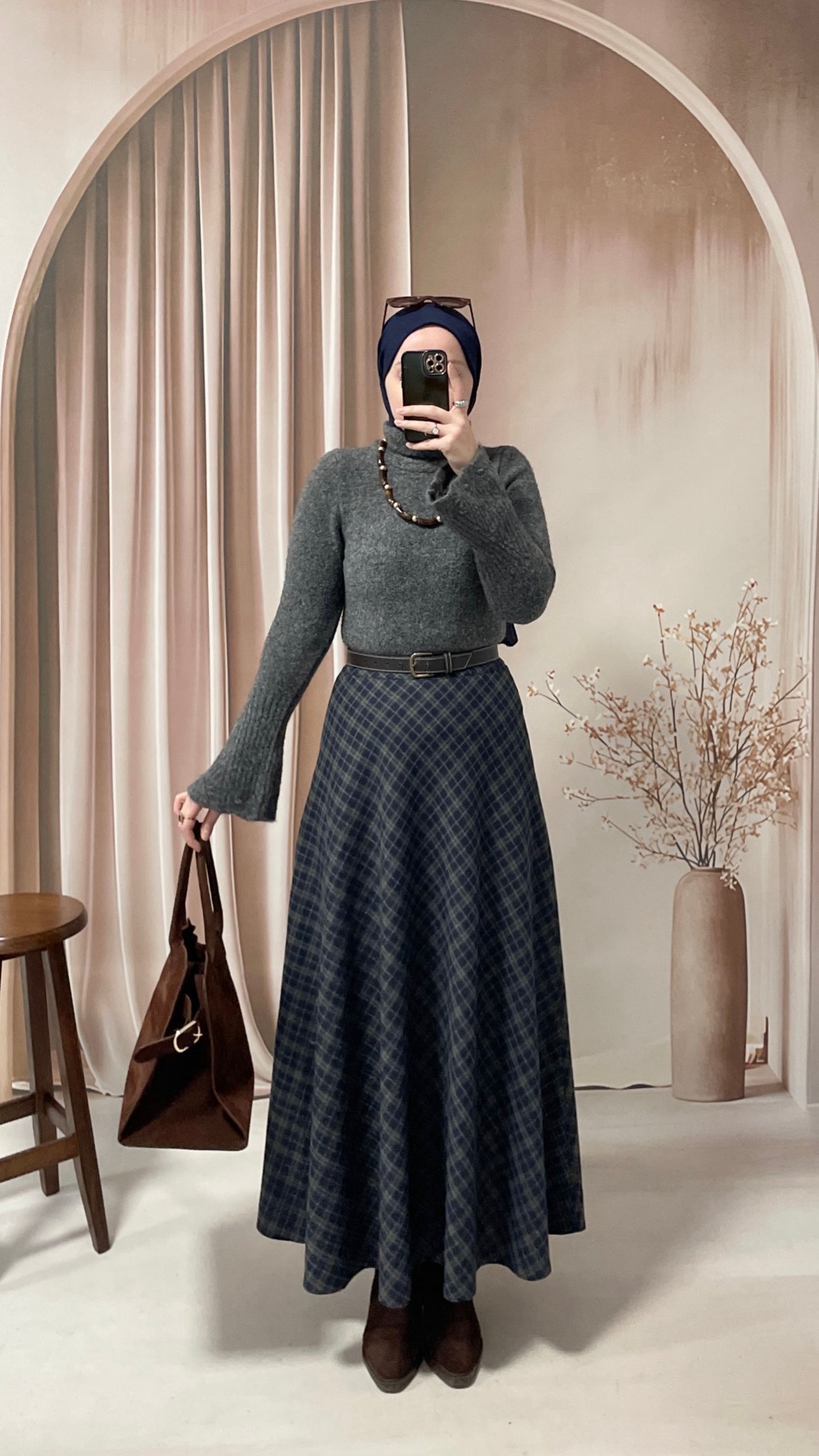 Kollar ve Boyun Motifli Peluş Kazak Antrasit