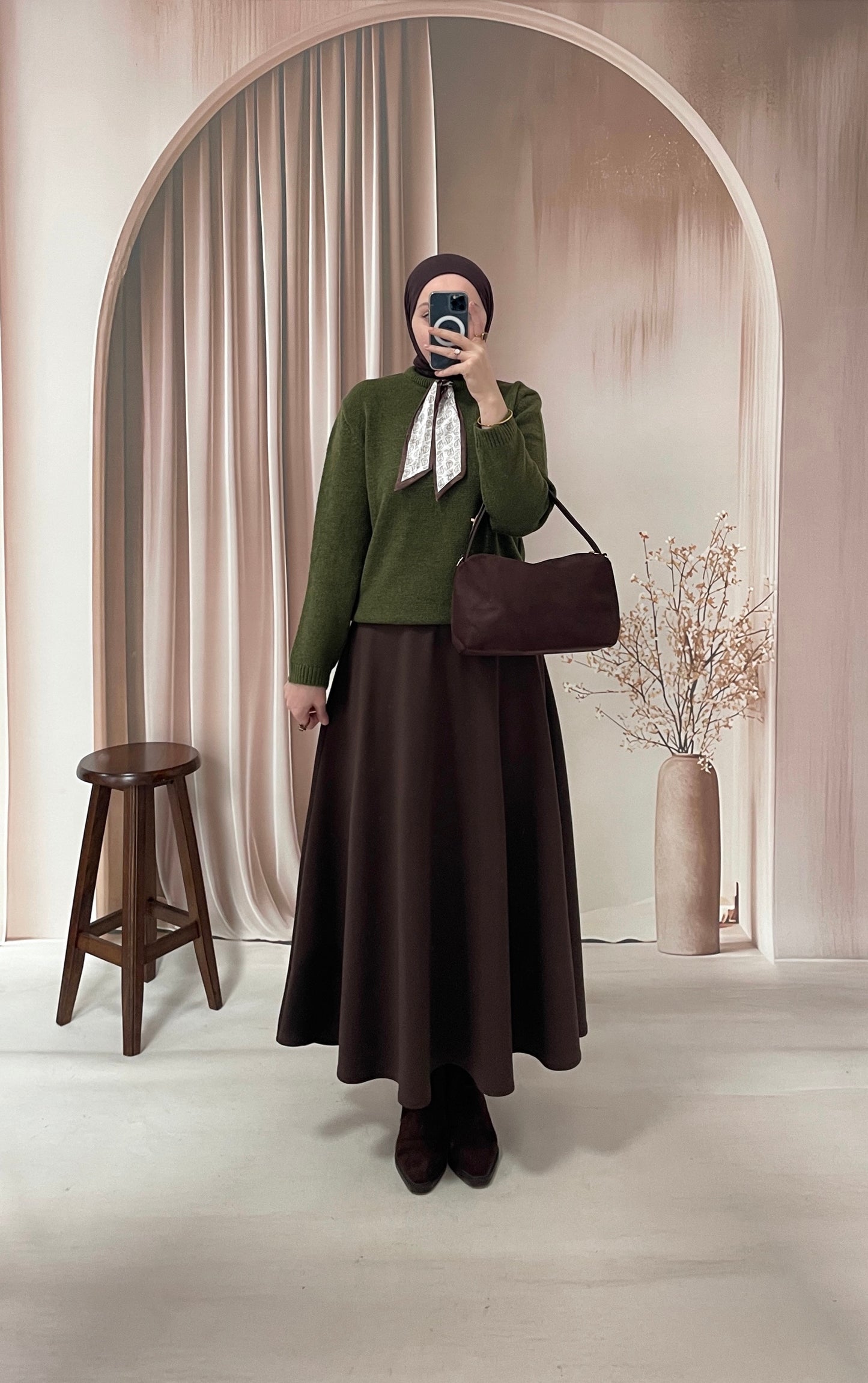 Süet Oval Oval El ve Çapraz Çanta Acı Kahve